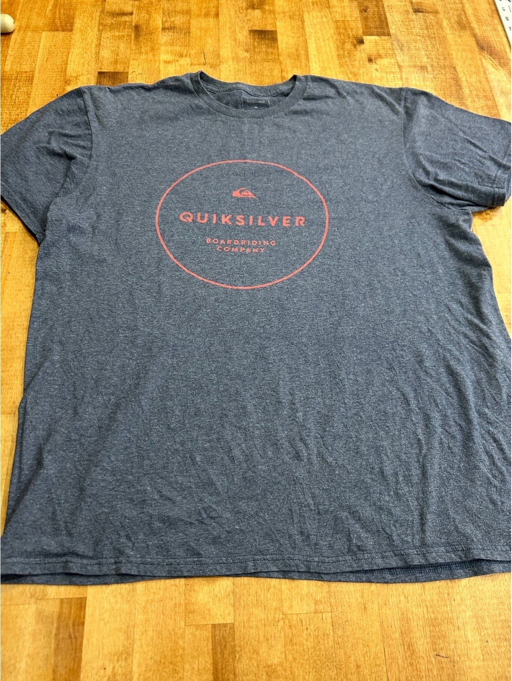 Quiksilver Men's Gray Graphic T-Shirt Size Large